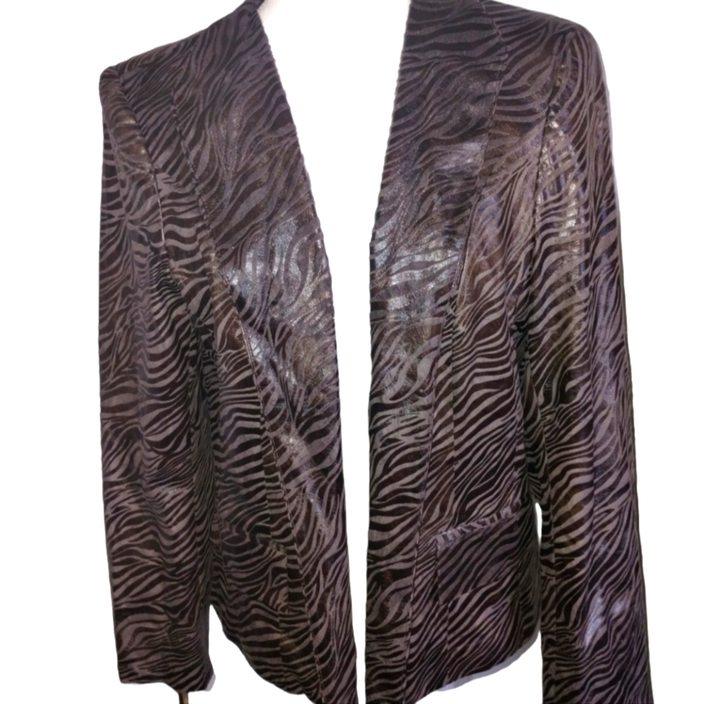 Blazer - Picture 2 of 9